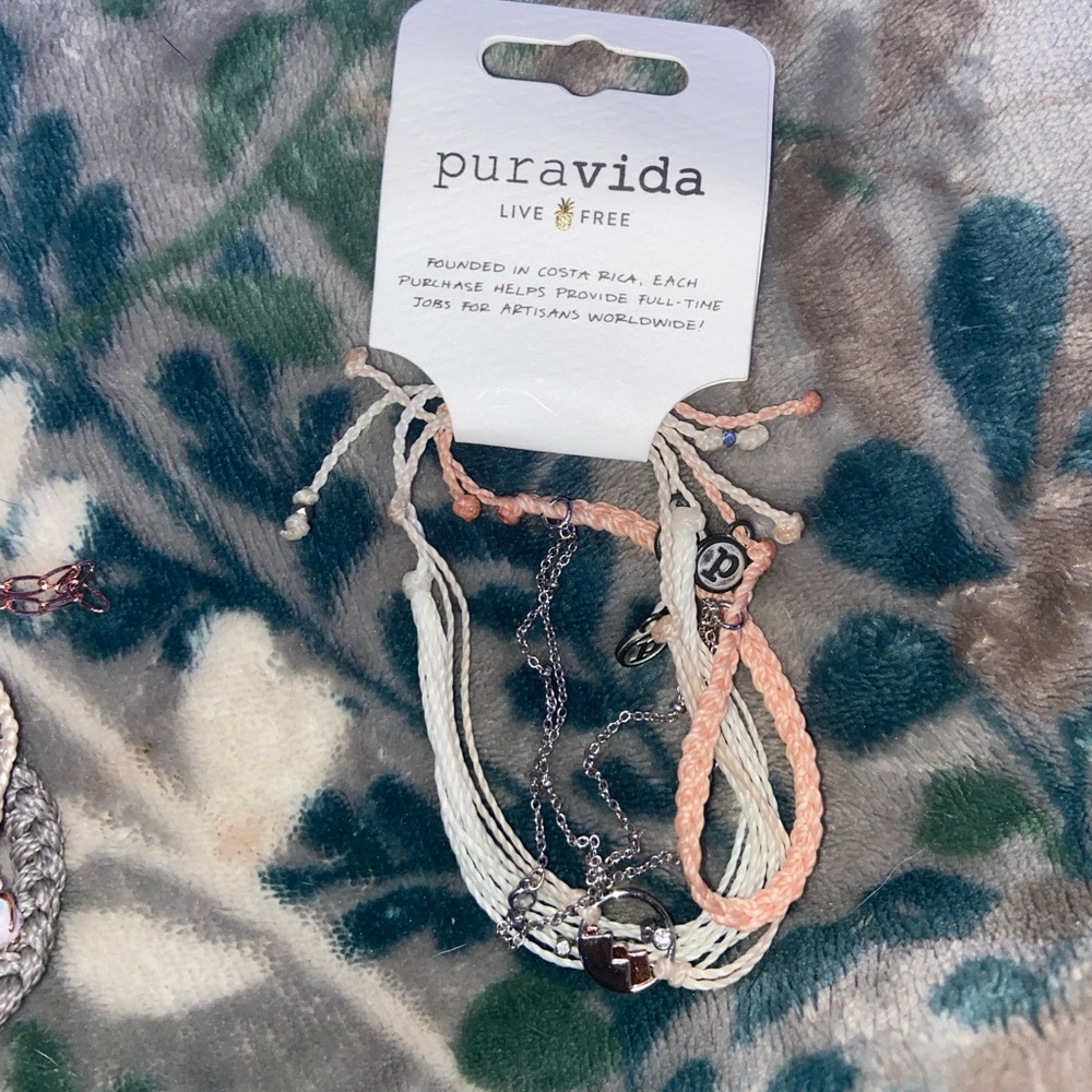 Bracelets - Picture 8 of 9